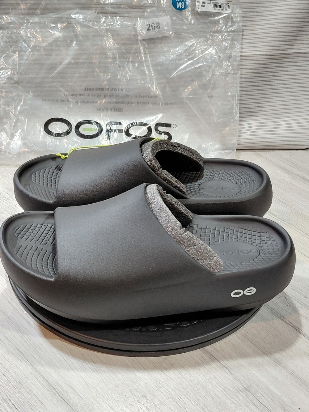 NWT OOFOS OOahh PLUS Premium Extreme Comfort Recovery Slides Black SIZE W11 M9